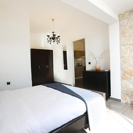 Luxury Apartments Christos Гувия Екстериор снимка