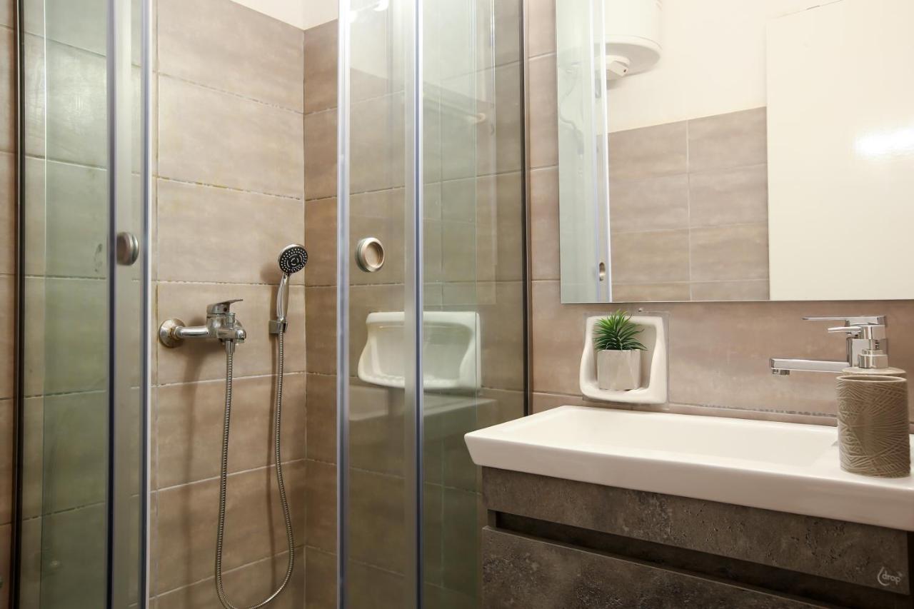 Luxury Apartments Christos Гувия Екстериор снимка