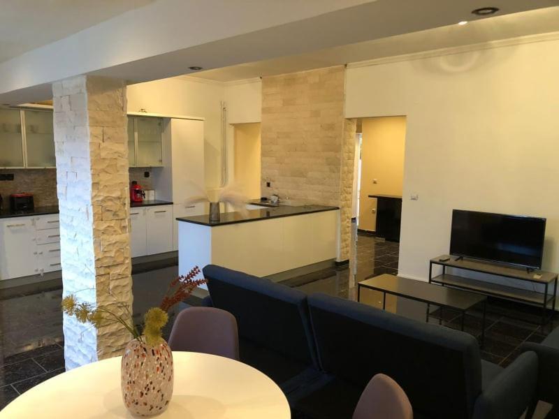 Luxury Apartments Christos Гувия Екстериор снимка