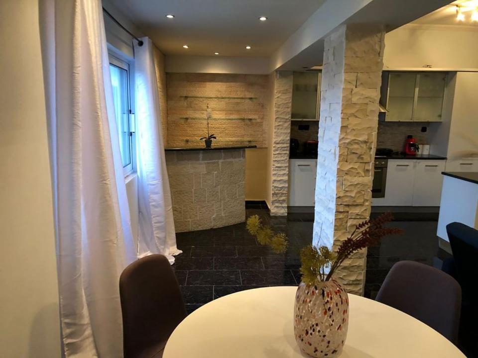 Luxury Apartments Christos Гувия Екстериор снимка