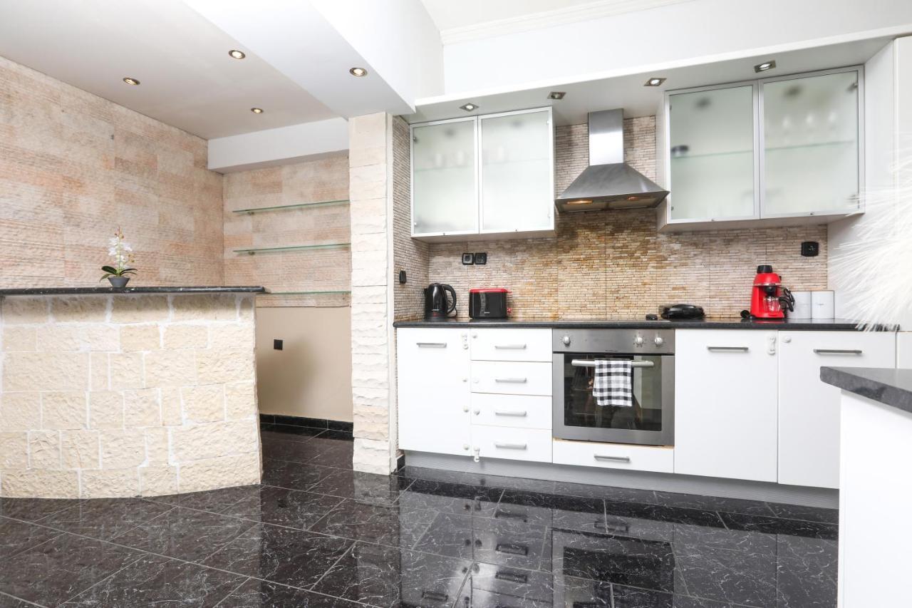 Luxury Apartments Christos Гувия Екстериор снимка