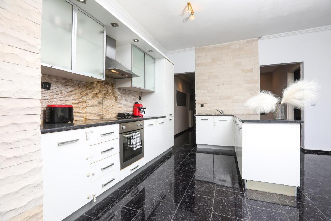 Luxury Apartments Christos Гувия Екстериор снимка
